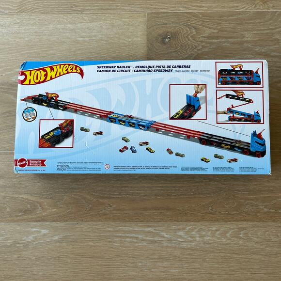 Hot Wheels Speedway Hauler Truck w/3 Cars NEW - Picture 3 of 3